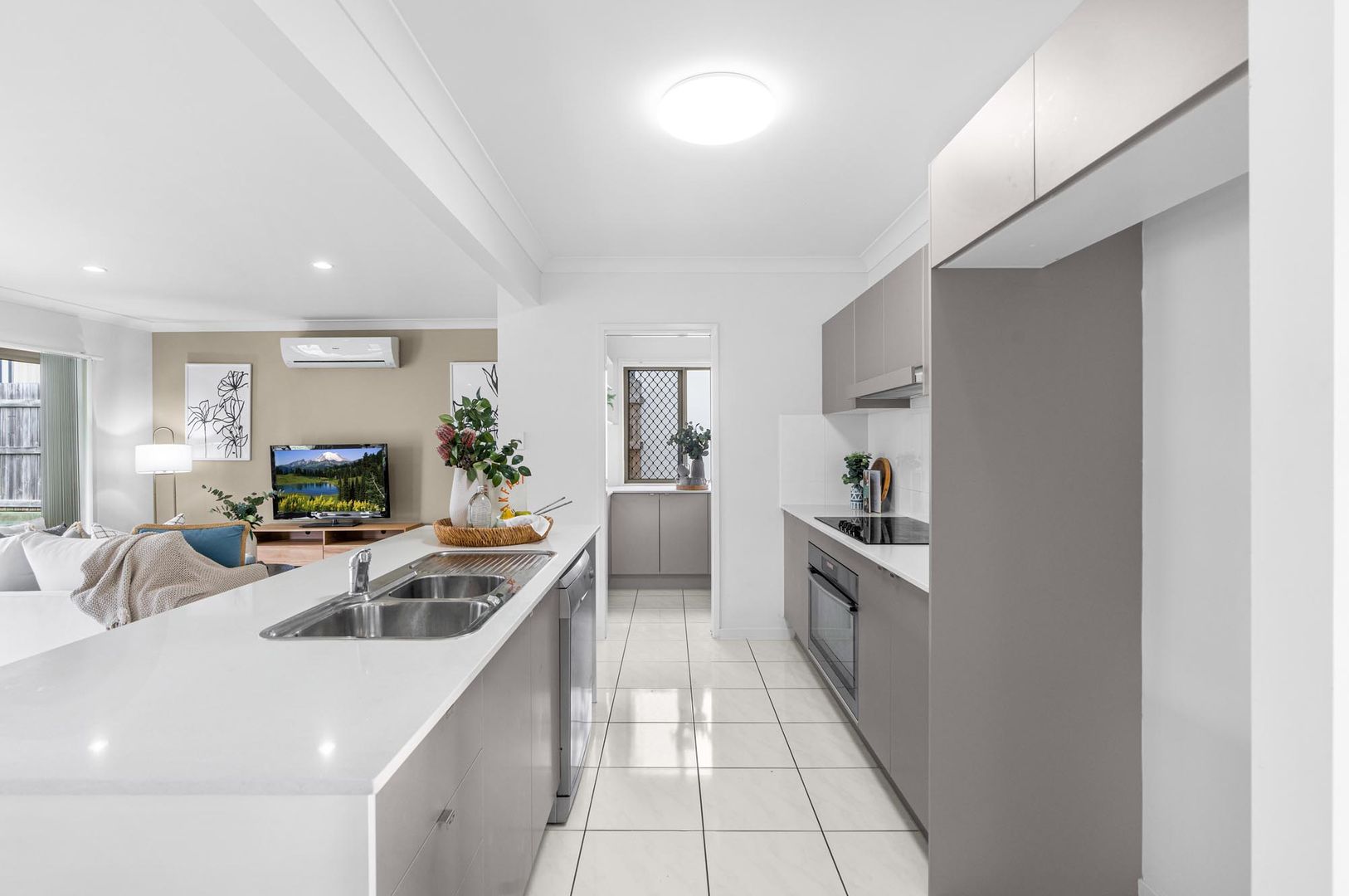 3 Radford Road, Manly West QLD 4179, Image 2