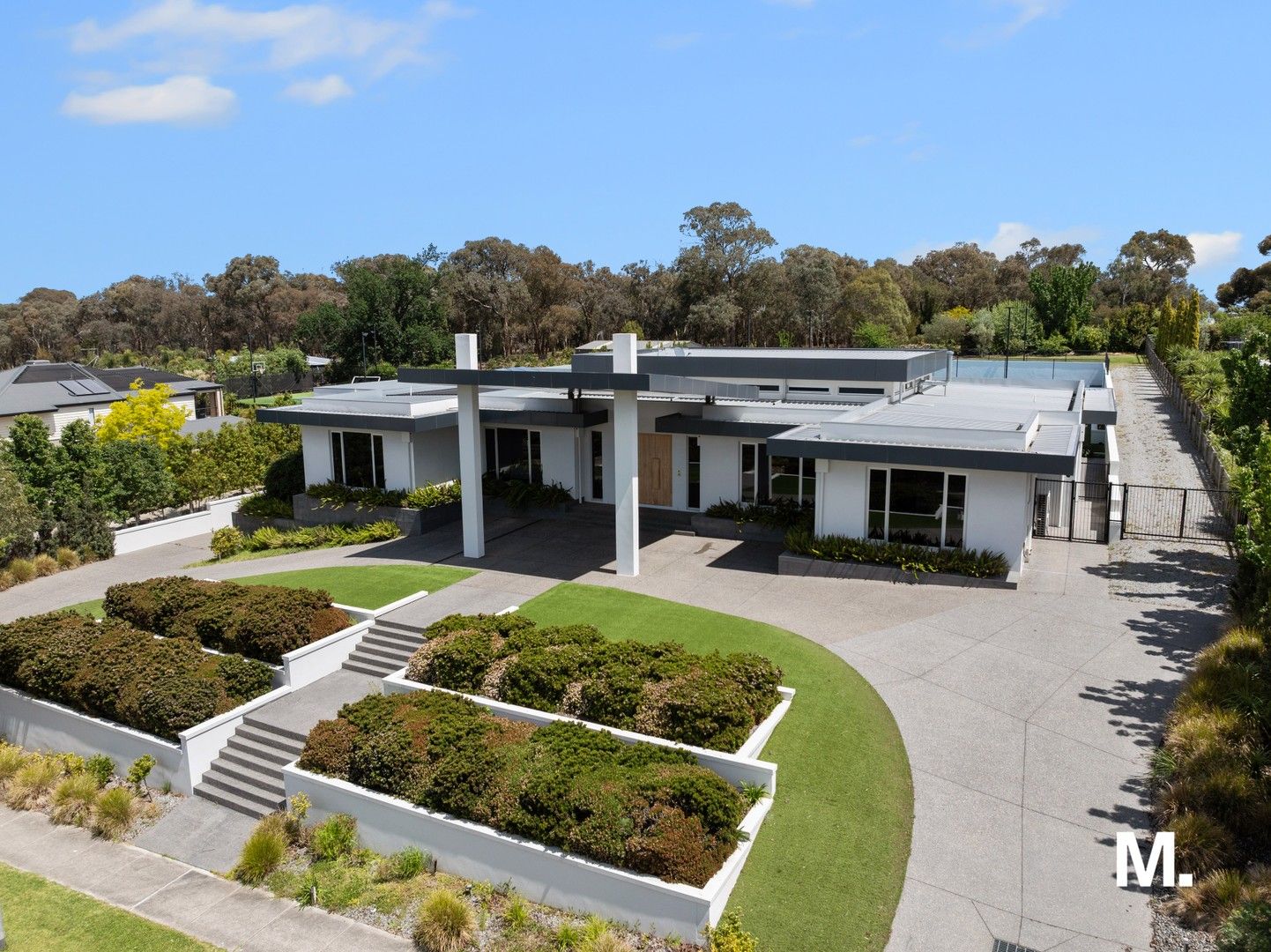 5 bedrooms House in 10 Schichmann Court YARRAMBAT VIC, 3091