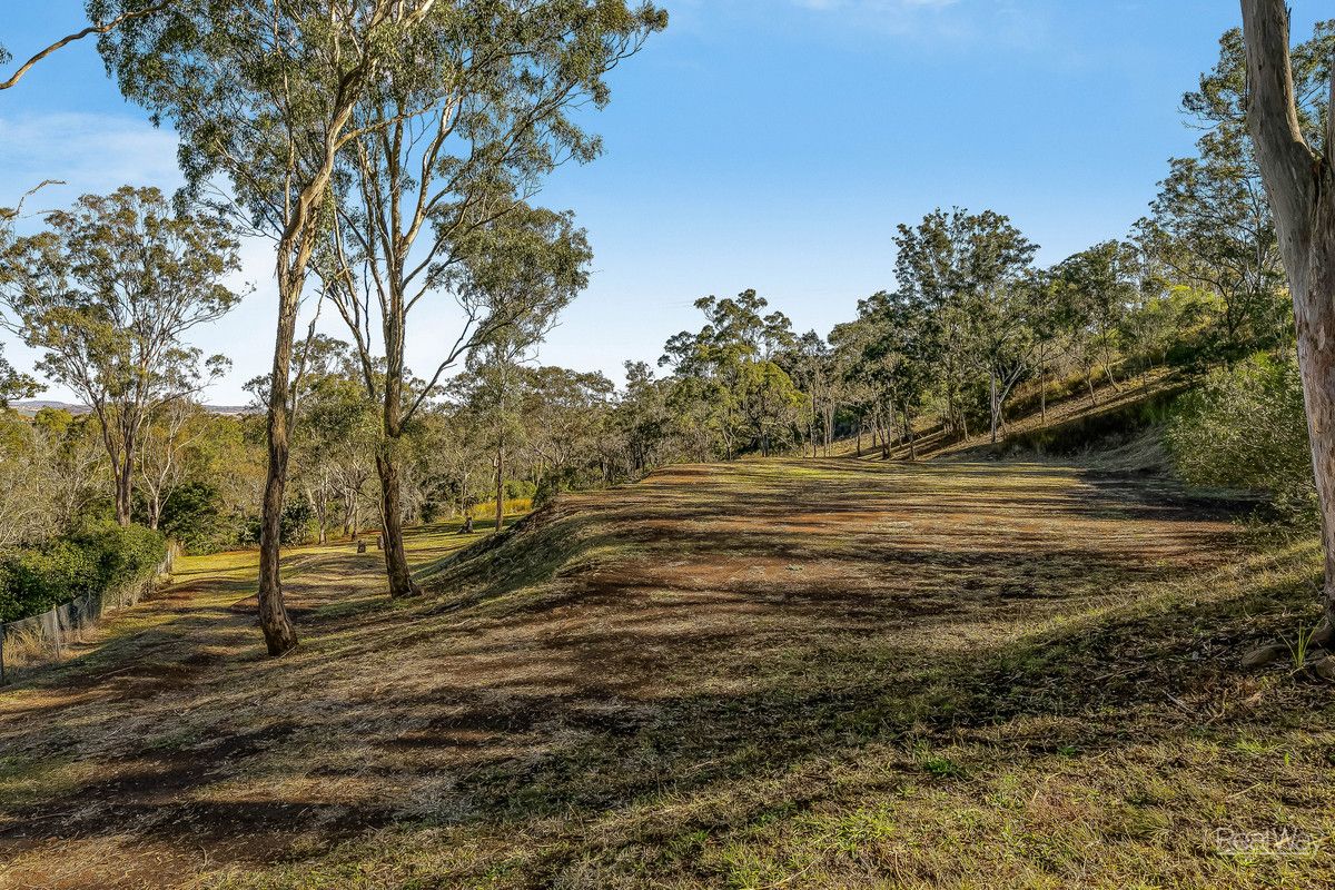 6 Lowe Court, Top Camp QLD 4350, Image 2