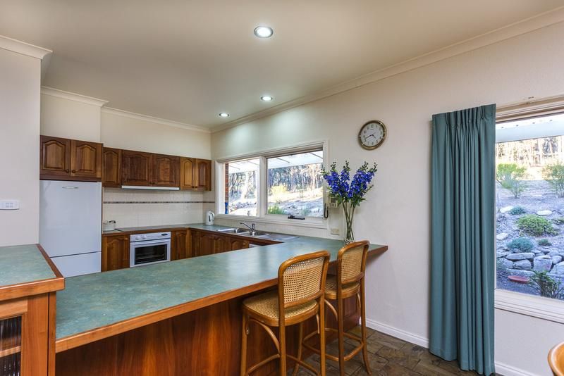 61 Claremont Place, SEDGWICK VIC 3551, Image 2