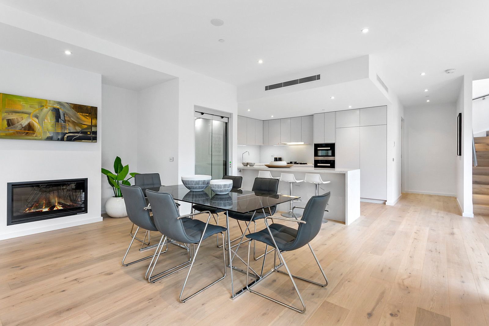 Residence 1/1A Lisson Grove, Hawthorn VIC 3122, Image 2