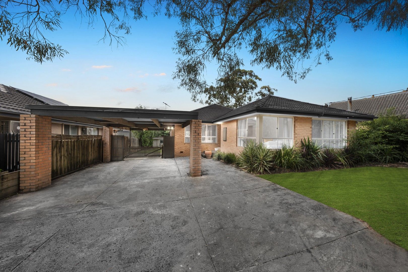 4 bedrooms House in 24 Police Road ROWVILLE VIC, 3178