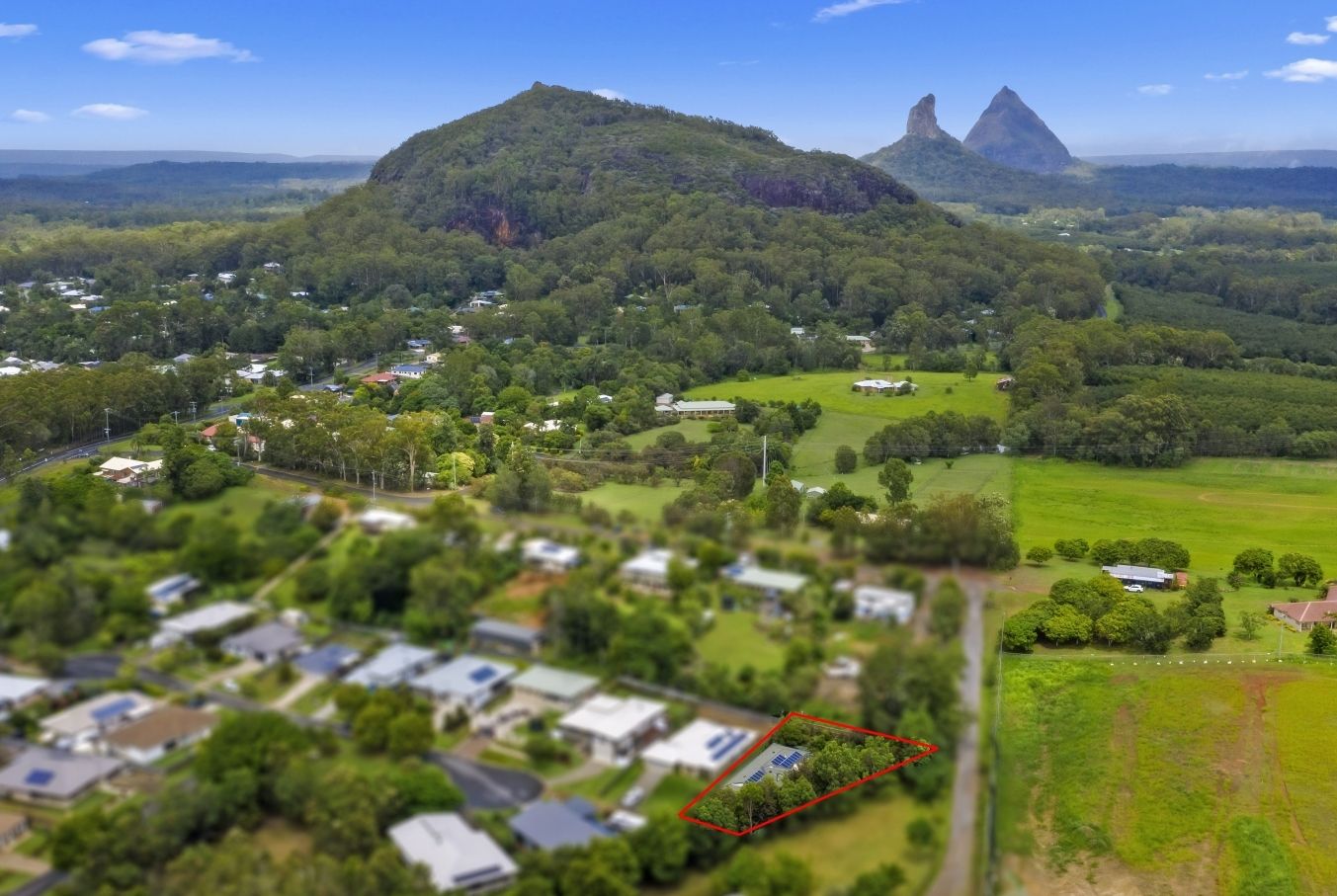 11 Dollarbird Place, Glass House Mountains QLD 4518, Image 0