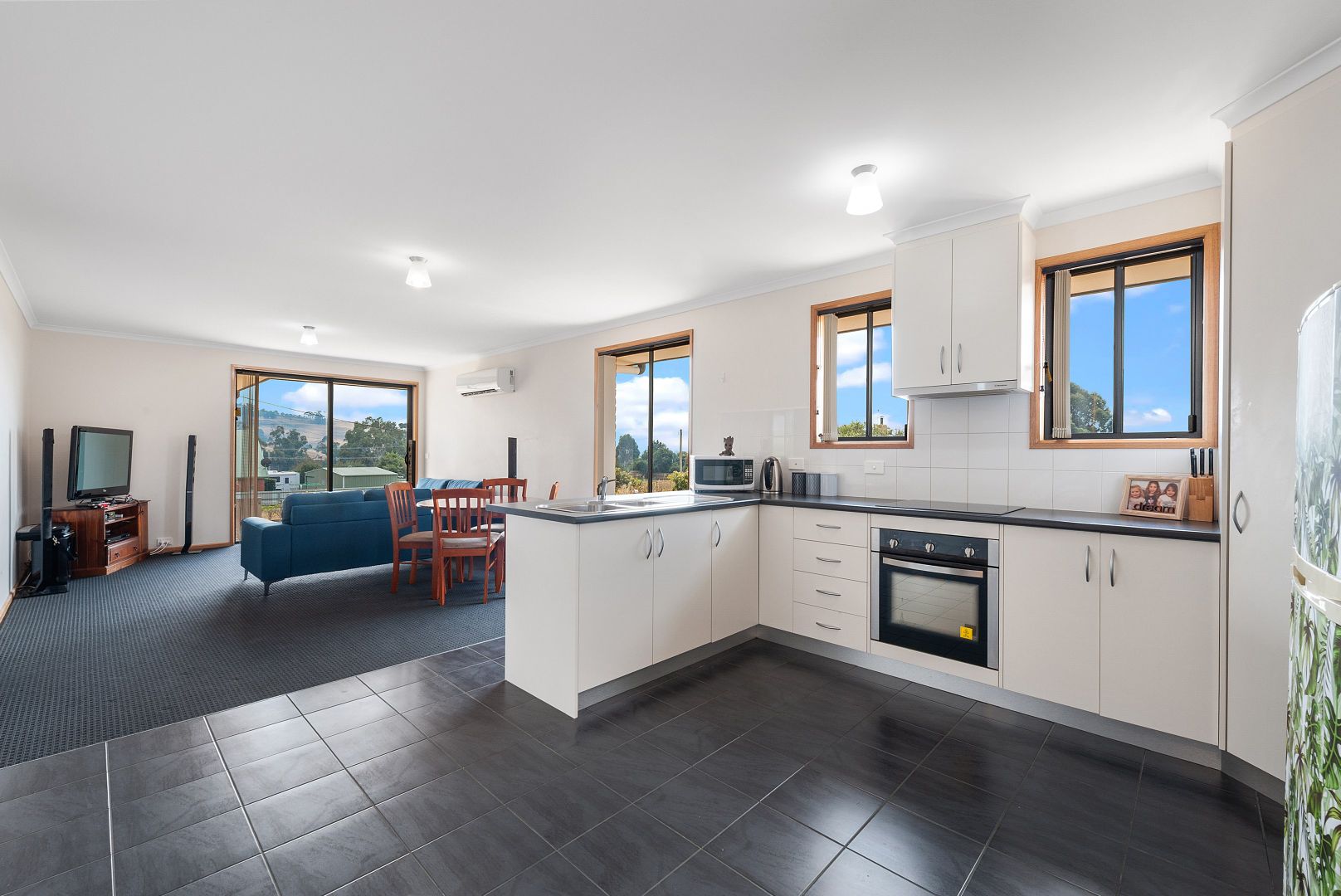 2/25 Blossom Crescent, Cambridge TAS 7170, Image 2