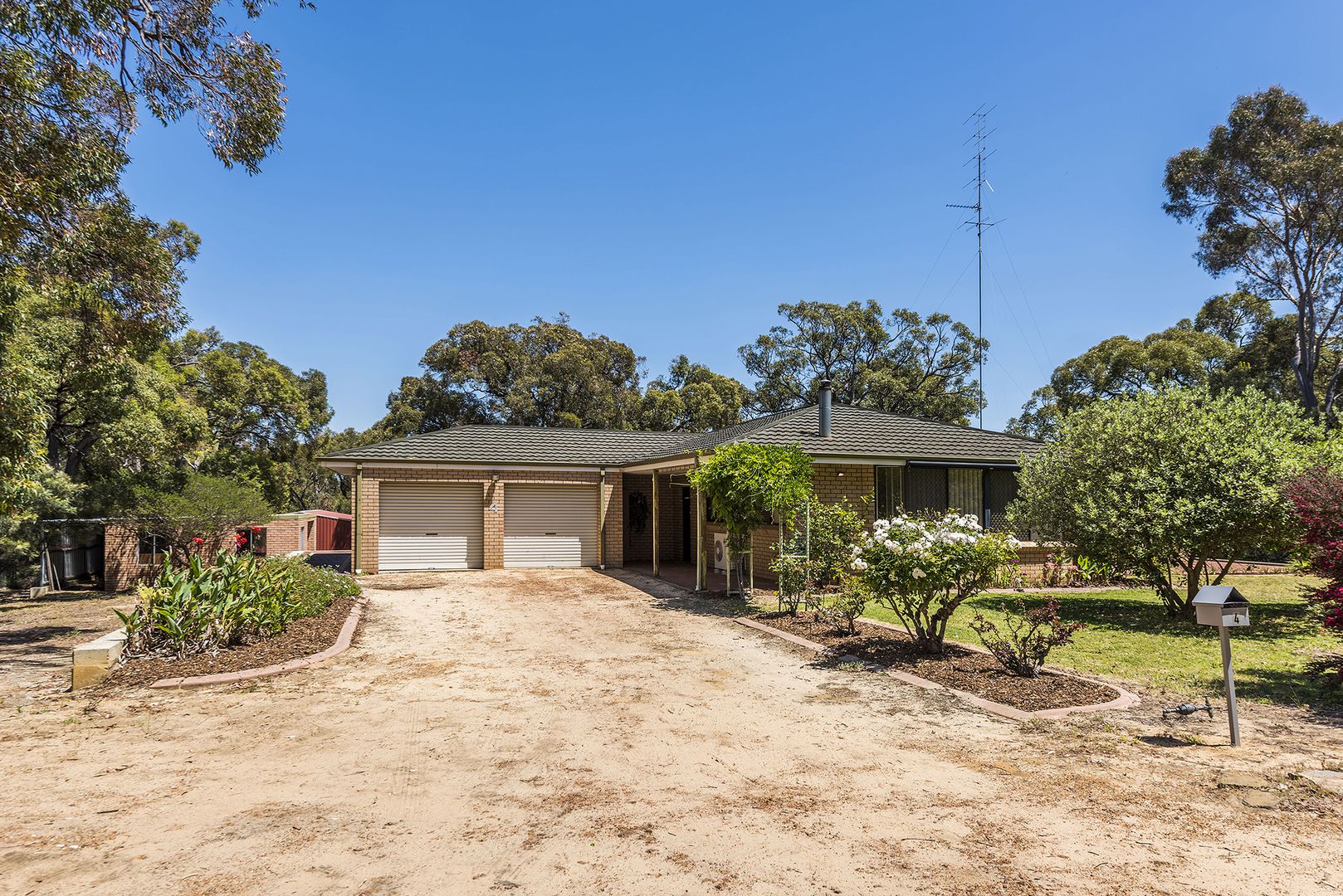 4 Russell Dr, Waroona WA 6215, Image 1