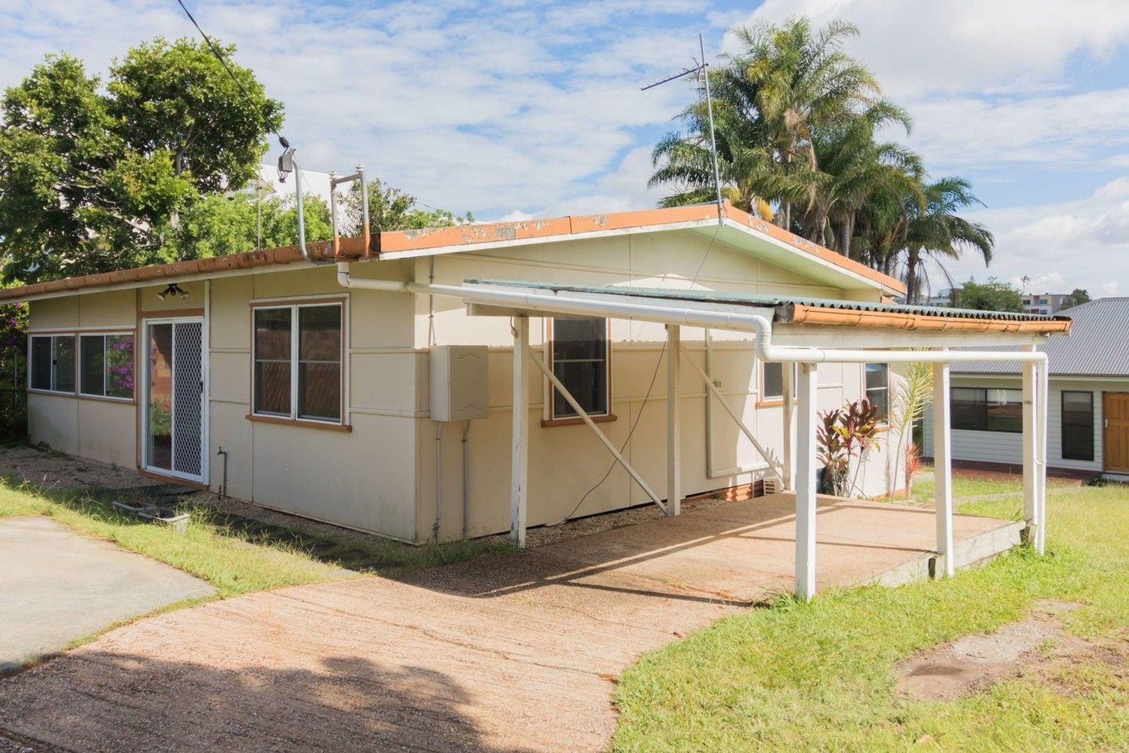 7 bedrooms House in 25 Minnie Street SOUTHPORT QLD, 4215