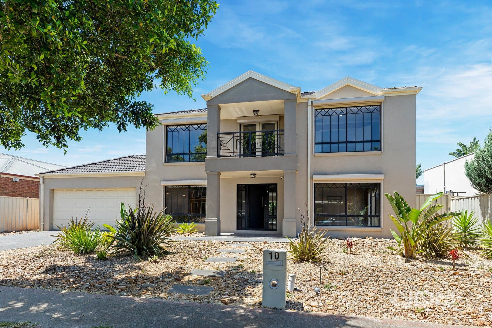 5 bedrooms House in 10 Bushy Park Avenue CAROLINE SPRINGS VIC, 3023