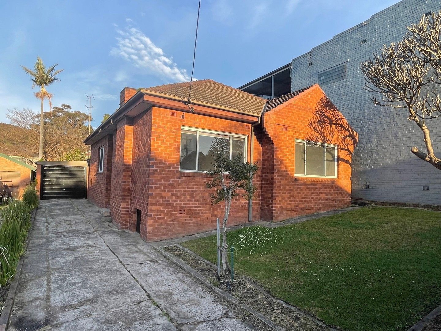 2 bedrooms House in 101 St Johns Avenue MANGERTON NSW, 2500