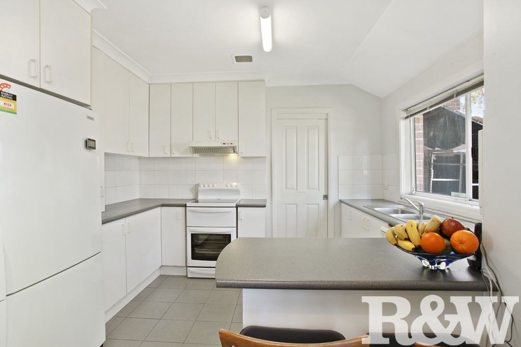 2/165 Burnett Street, MAYS HILL NSW 2145, Image 2