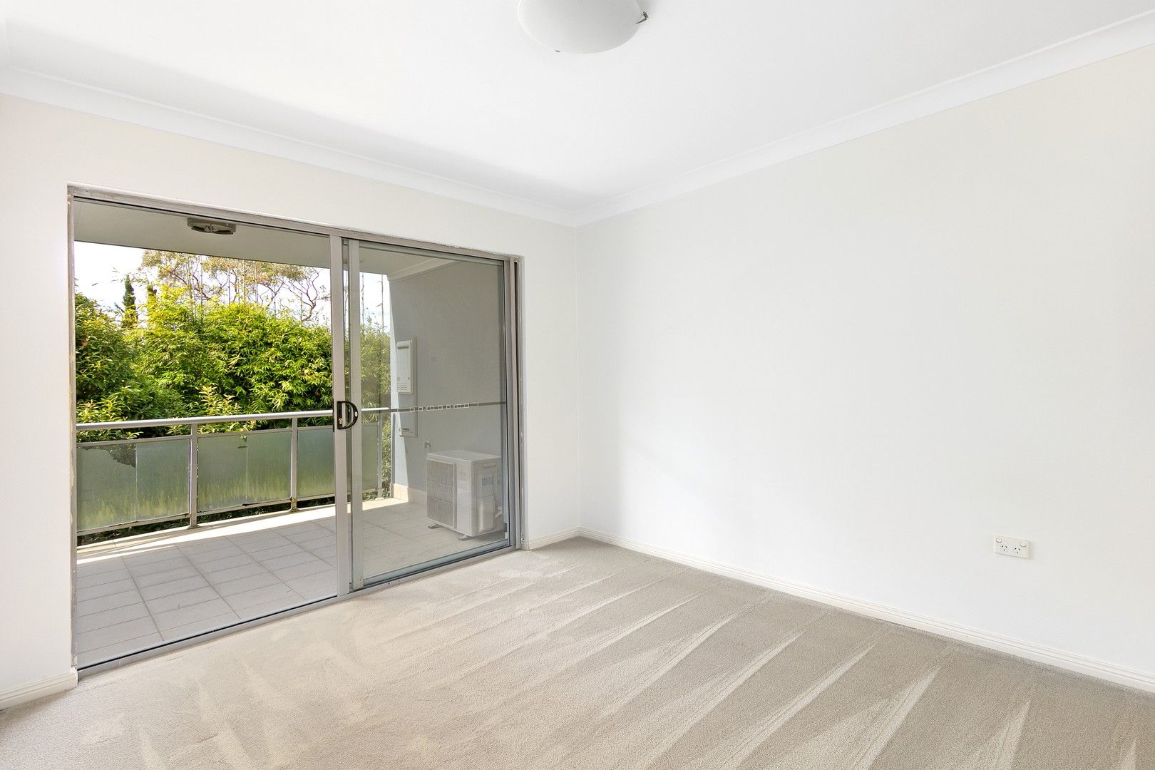 1 bedrooms Apartment / Unit / Flat in 18/8-10 Shackel Avenue BROOKVALE NSW, 2100