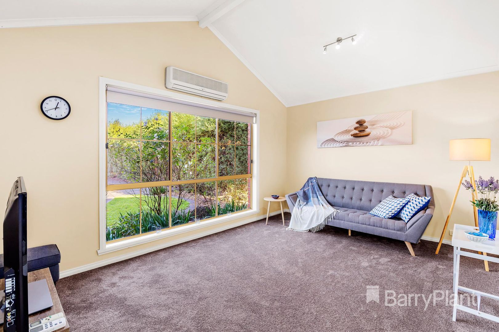 2/2 Pearl Court, Mill Park VIC 3082, Image 2