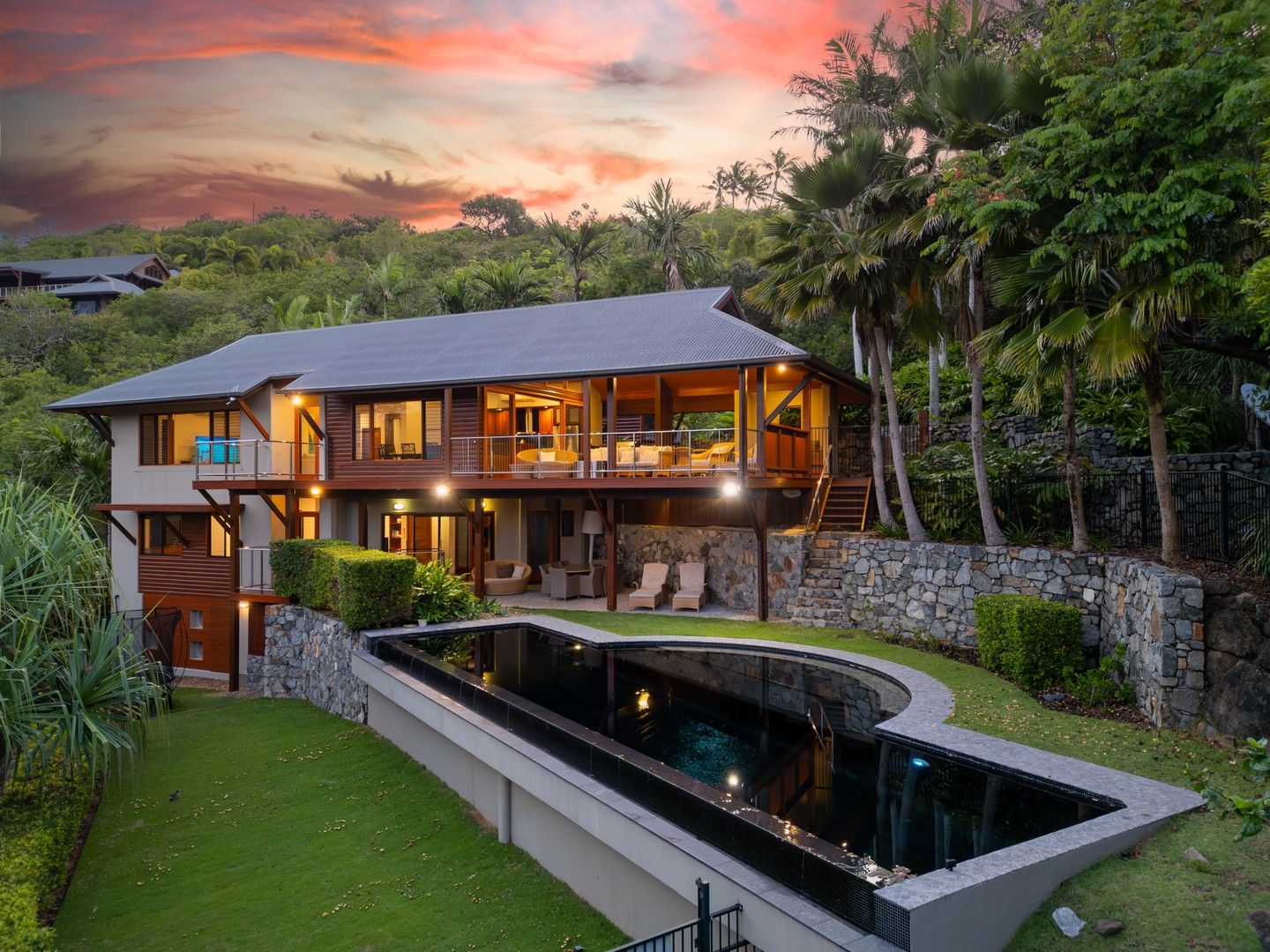 5 bedrooms House in 6 Whitsunday Boulevard HAMILTON ISLAND QLD, 4803