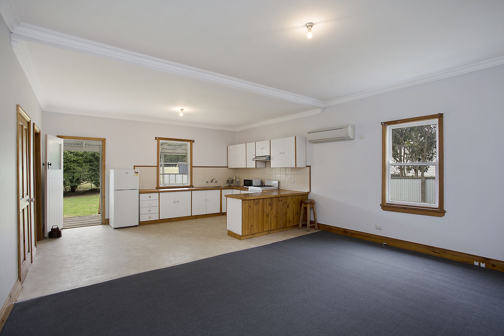 57 Mackinnons Bridge Road, Noorat VIC 3265, Image 2