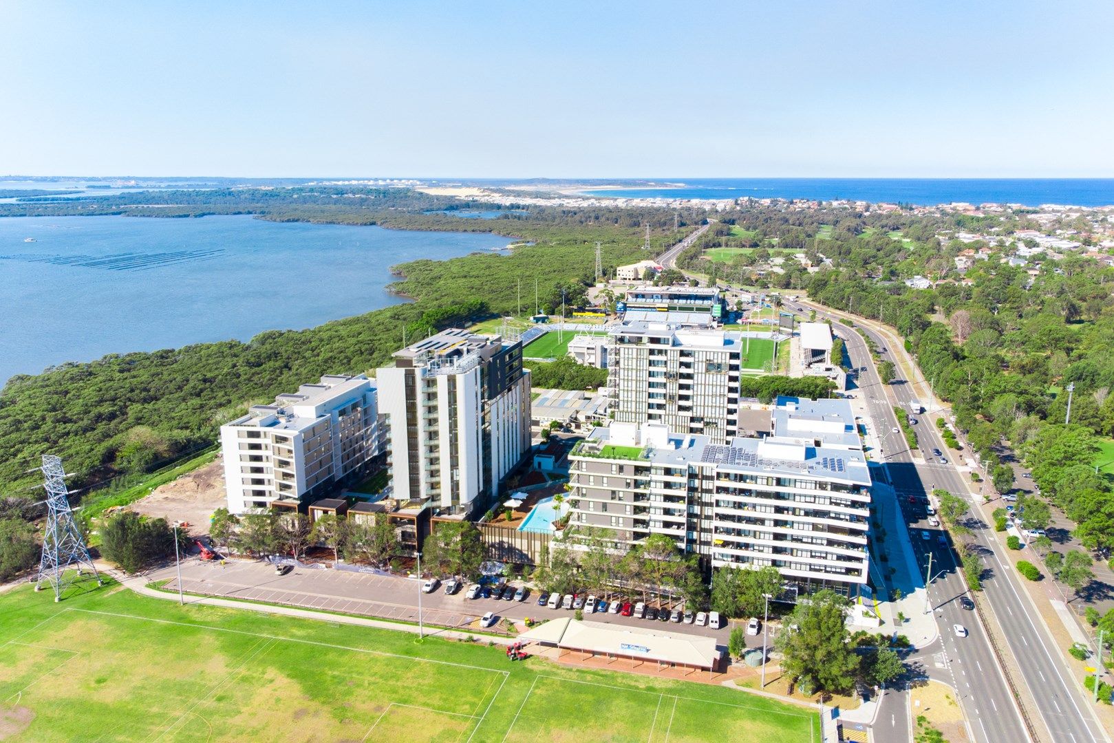 1 bedrooms Apartment / Unit / Flat in 408/1 Foreshore Boulevard WOOLOOWARE NSW, 2230