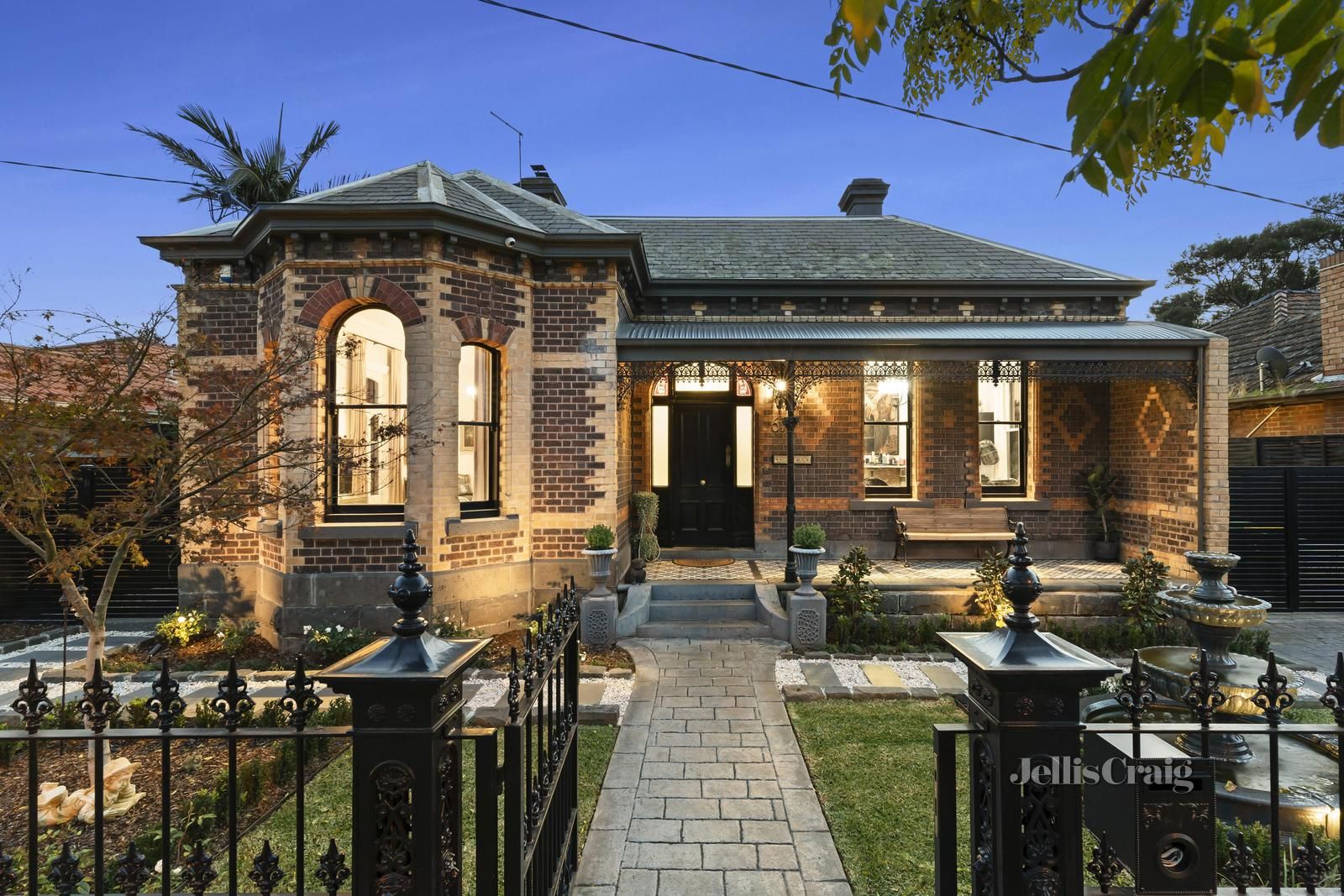 4 bedrooms House in 61 Cumberland Road PASCOE VALE VIC, 3044