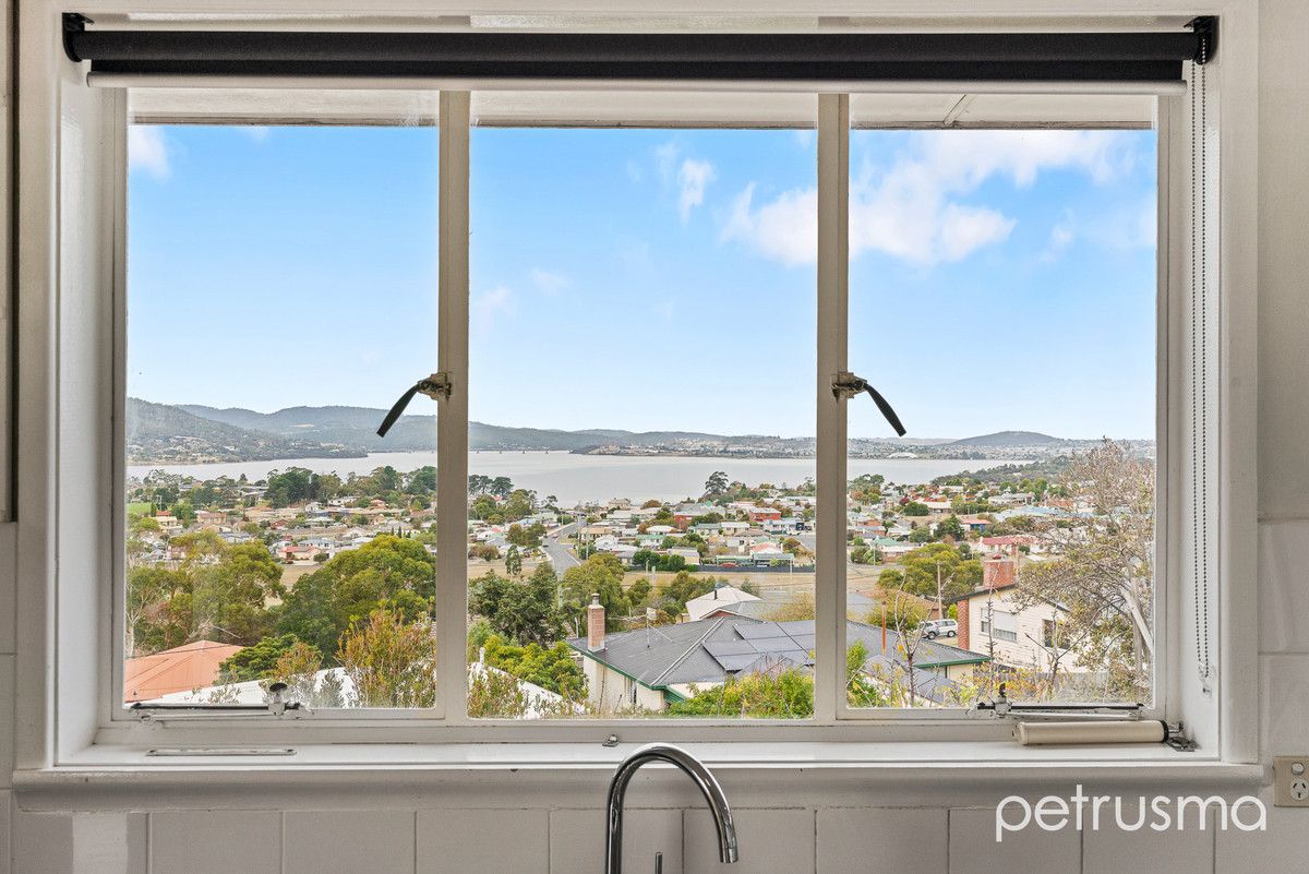 3 bedrooms House in 15 Dalgety Street CLAREMONT TAS, 7011