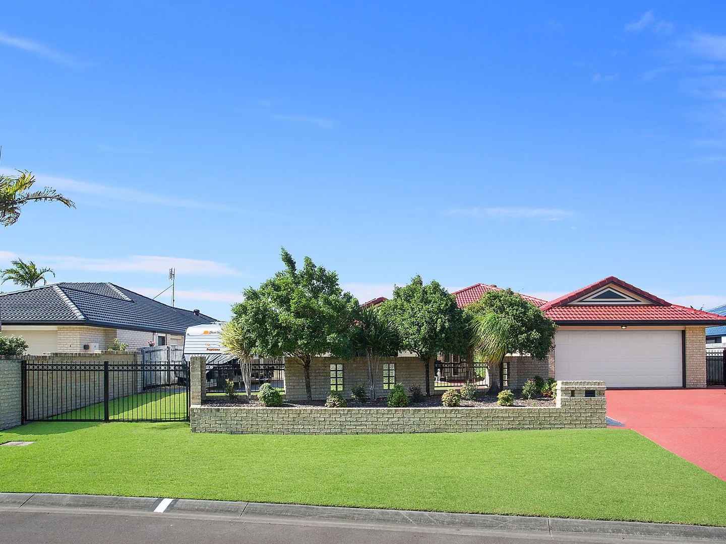 33 Kalowendha Avenue, Pelican Waters QLD 4551