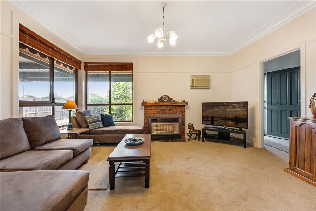 24 Pine Avenue, North Shore VIC 3214, Image 2