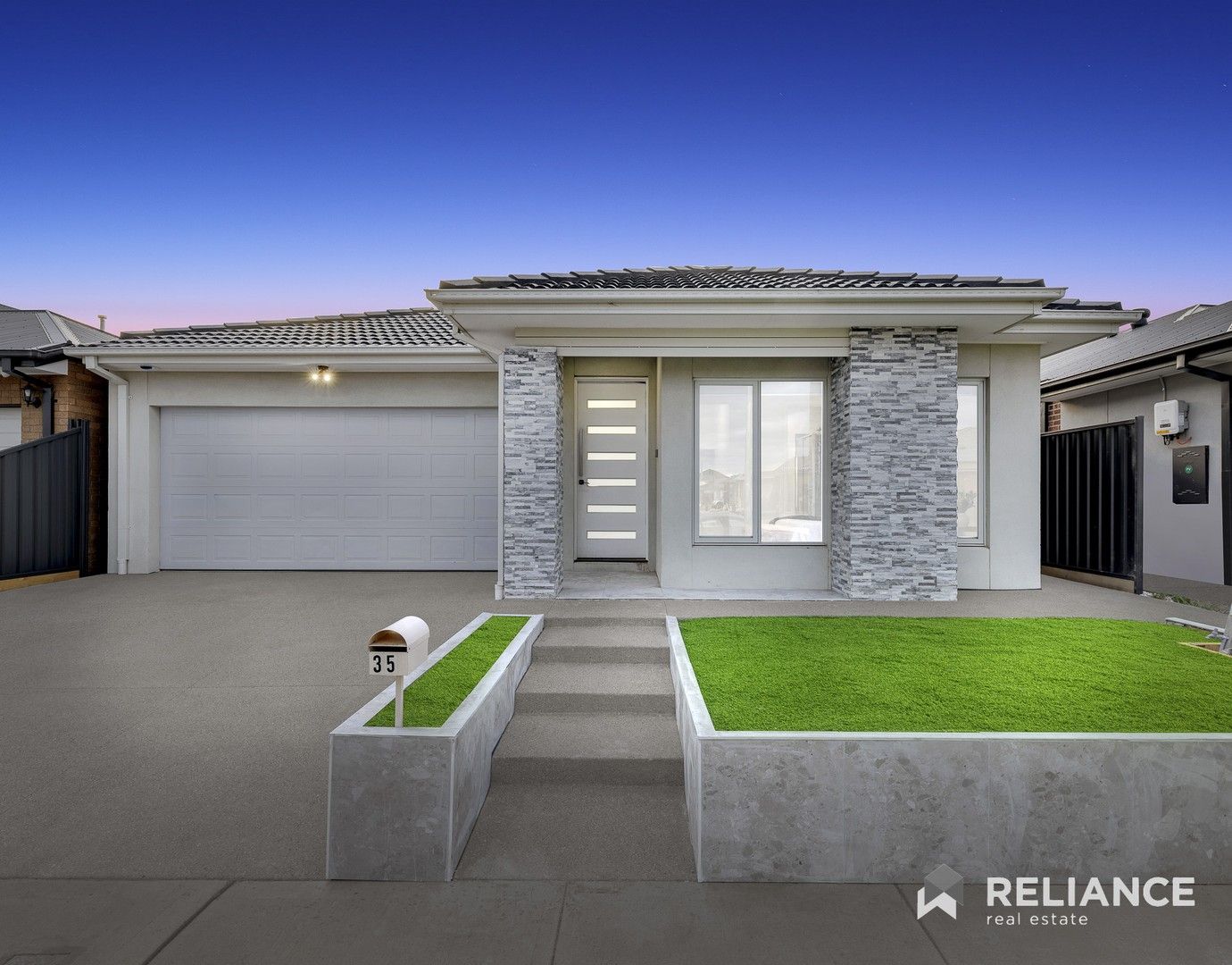 4 bedrooms House in 35 Universal Road TARNEIT VIC, 3029
