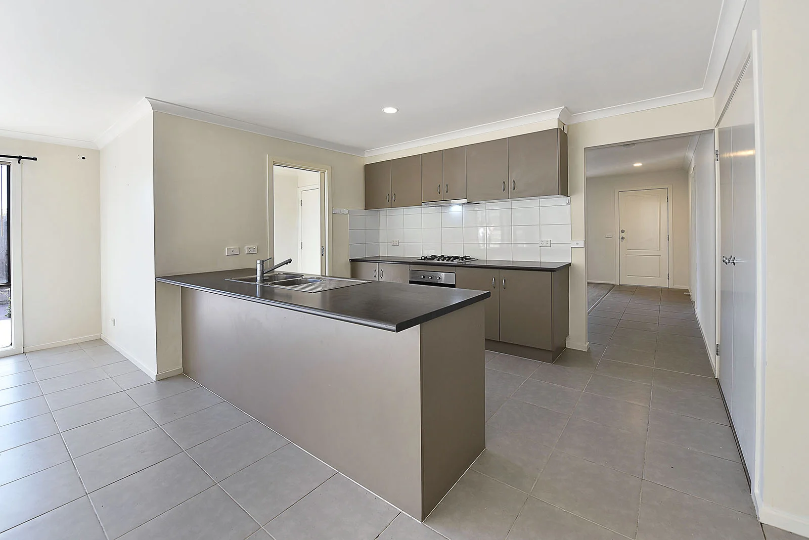 Additional image 3 of 14 St Mellion Close, Sunbury VIC 3429
