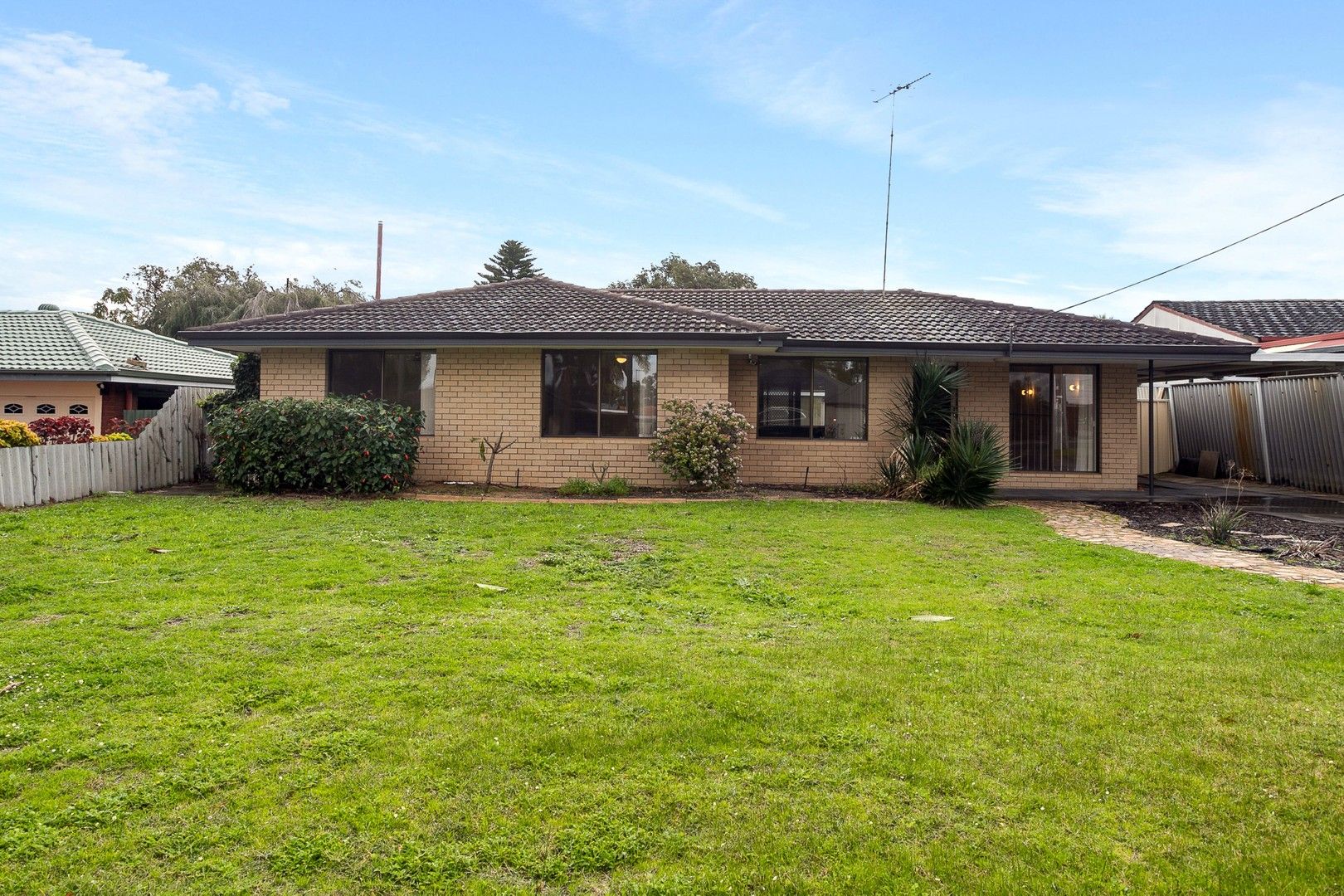 3 bedrooms House in 10 Kulindi Crescent WANNEROO WA, 6065