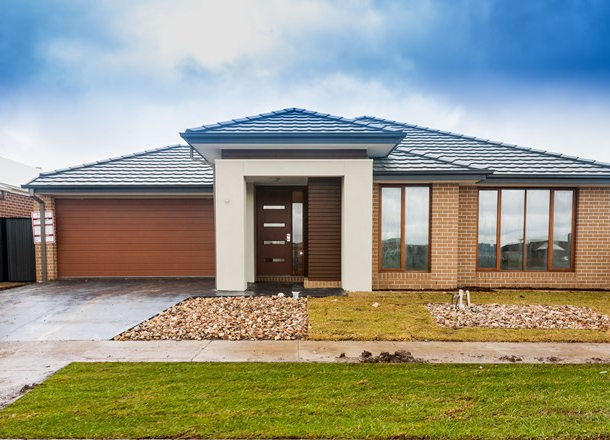 28 Bellhaven Circuit, Clyde North VIC 3978