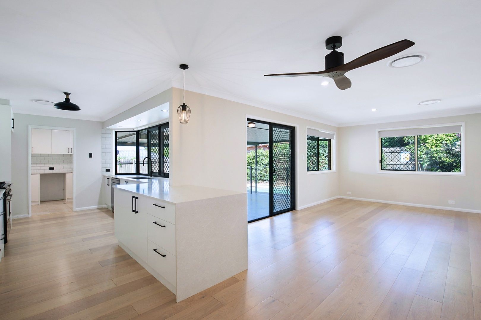 5 bedrooms House in 3 Ming Dynasty Ct DAKABIN QLD, 4503