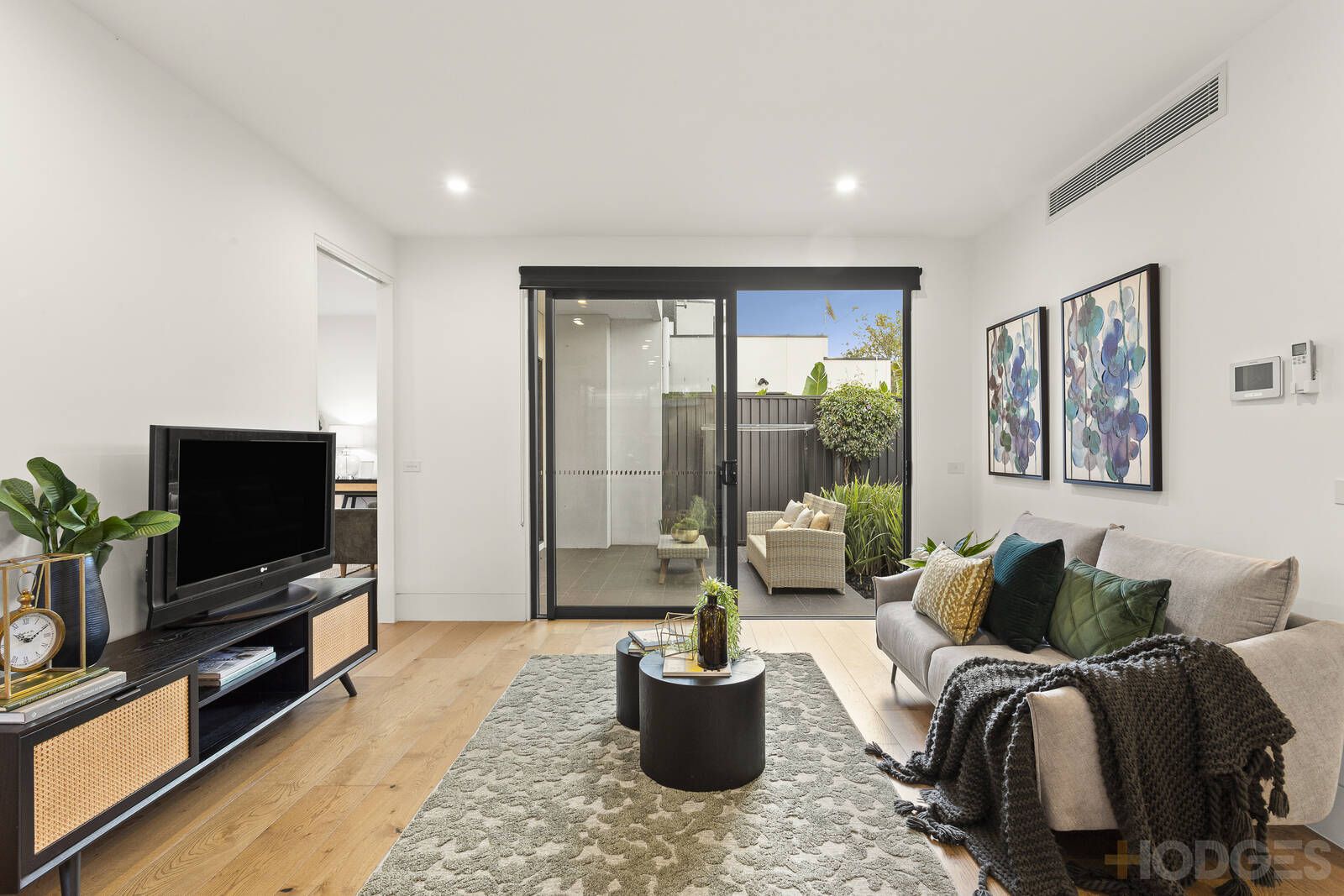 2/310A Hampton Street, Hampton VIC 3188, Image 2