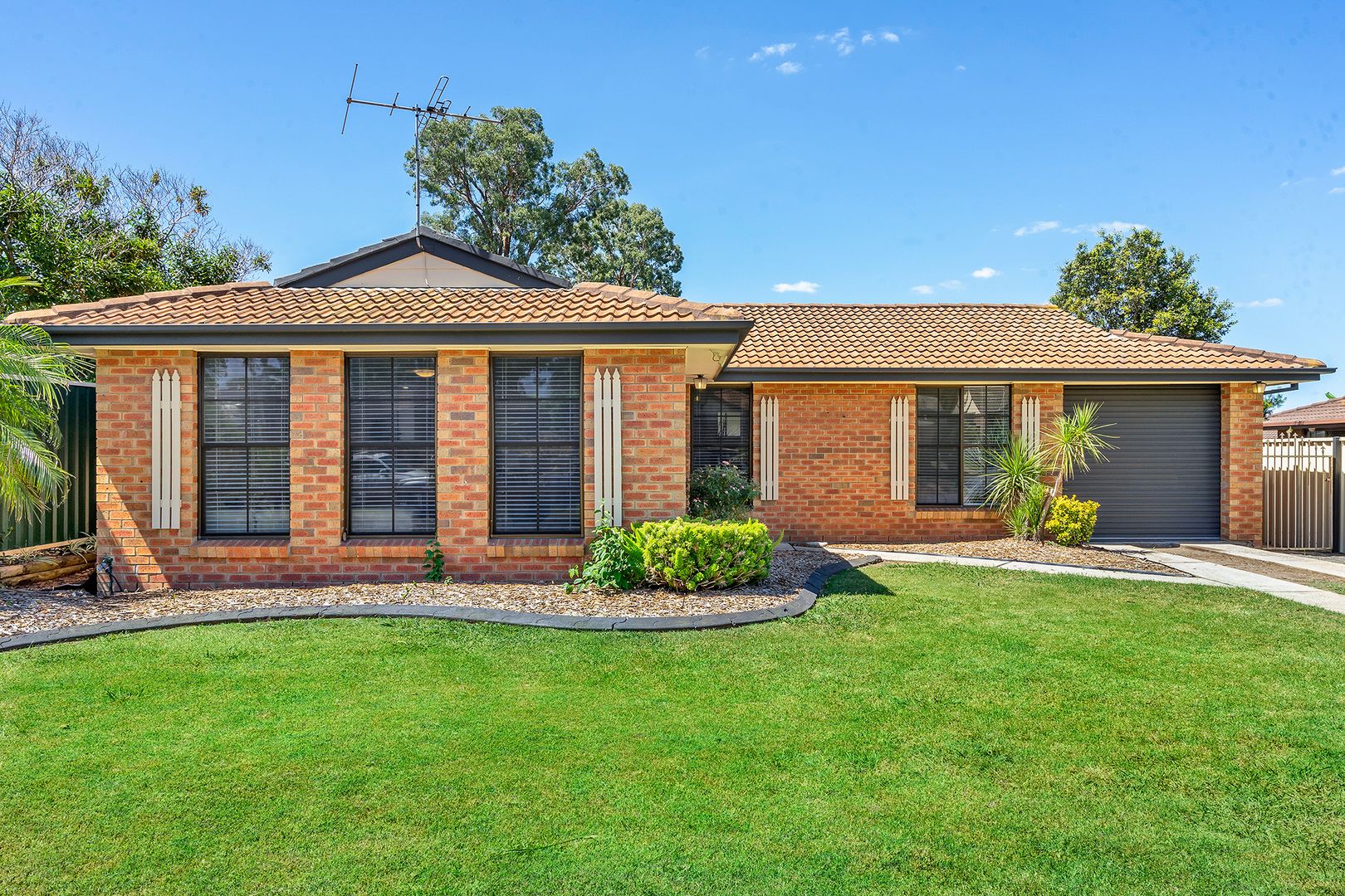 14 Whipbird Place, Erskine Park Property History & Address Research