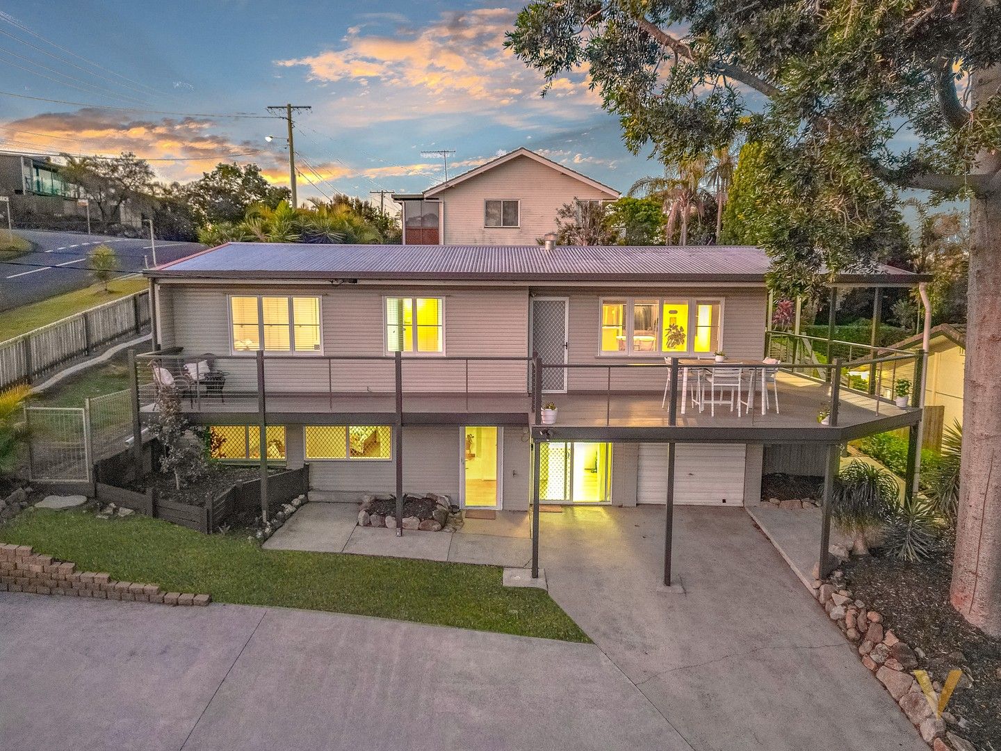 4 bedrooms House in 2 Gilwell Street CARINA QLD, 4152