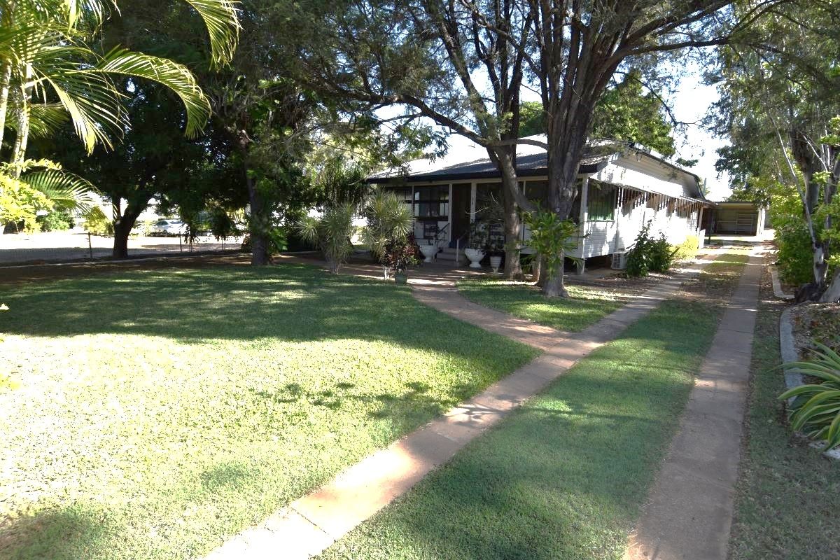 3 bedrooms House in 34 Prior Street RICHMOND HILL QLD, 4820