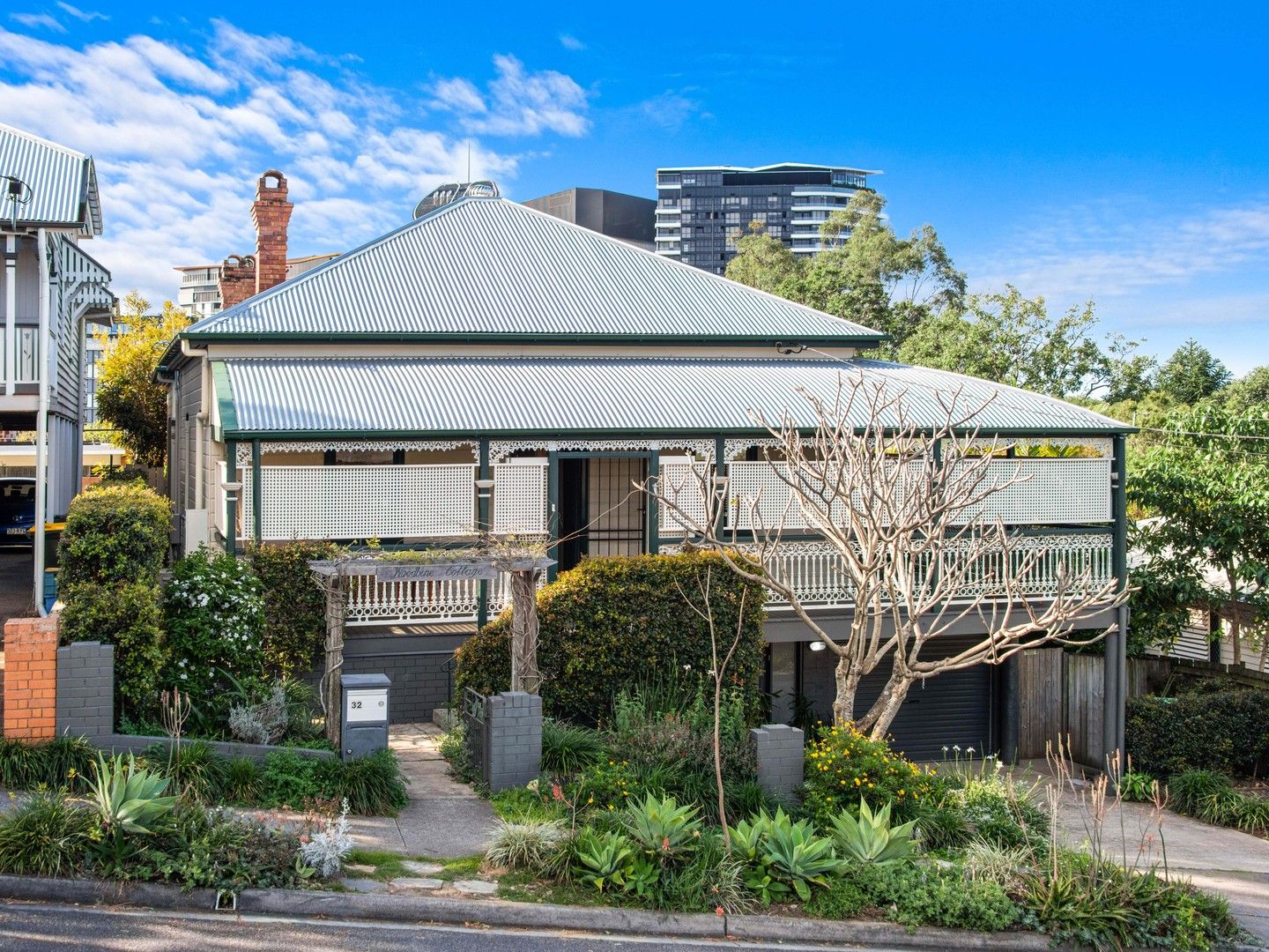 4 bedrooms House in 32 Prospect Terrace HIGHGATE HILL QLD, 4101