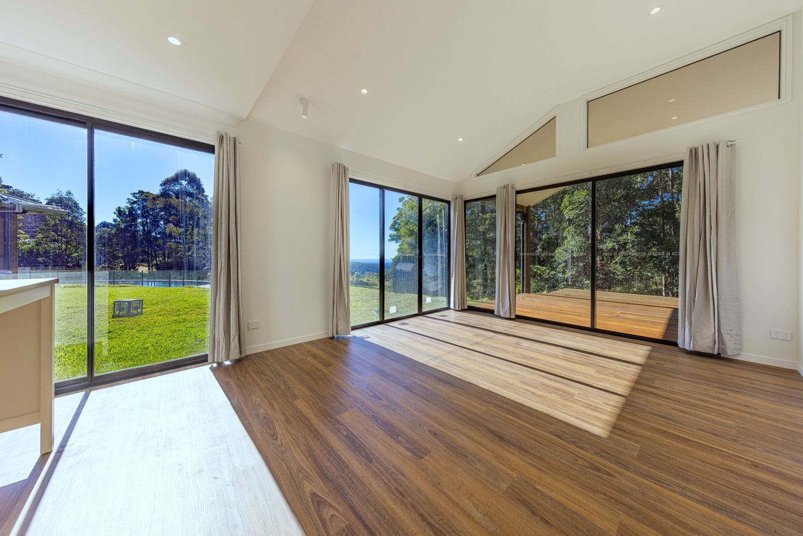 22 Adelaide Court, Tamborine Mountain QLD 4272 Apartment For Rent