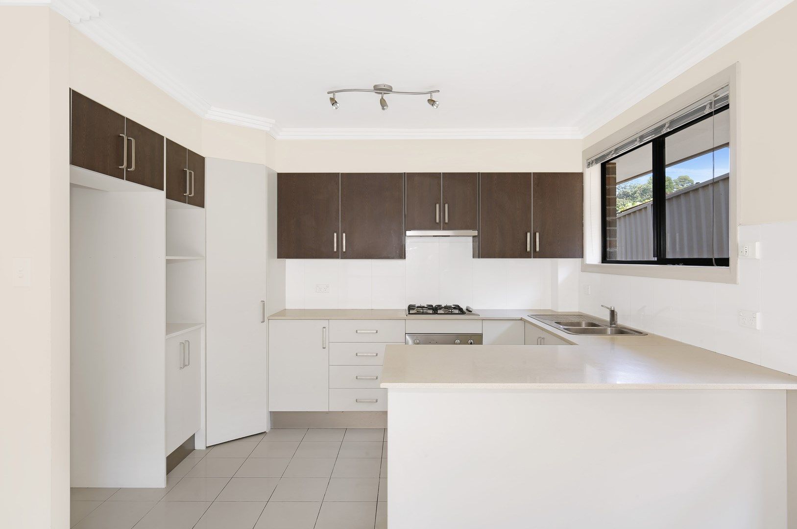 2/10 Strathearn Avenue, Wollongong NSW 2500, Image 0