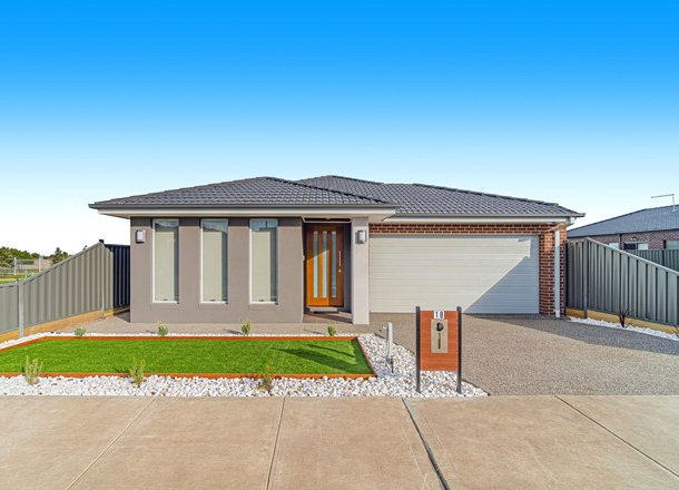 18 Mountaineer Drive, Roxburgh Park VIC 3064