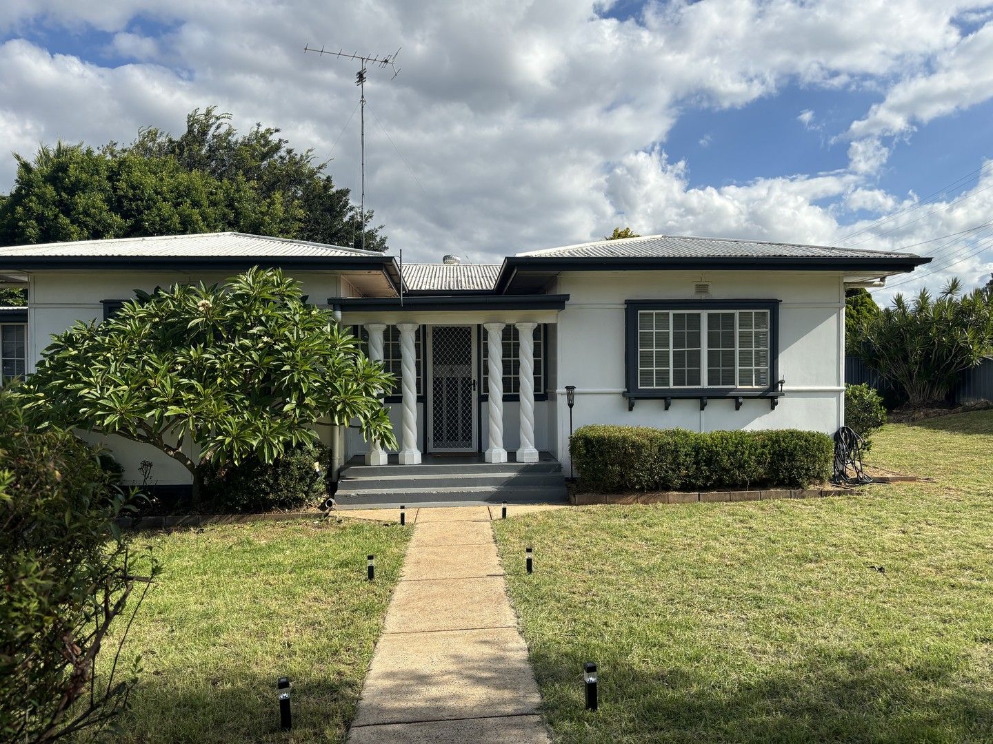 3 bedrooms House in 24 Vacy Street NEWTOWN QLD, 4350