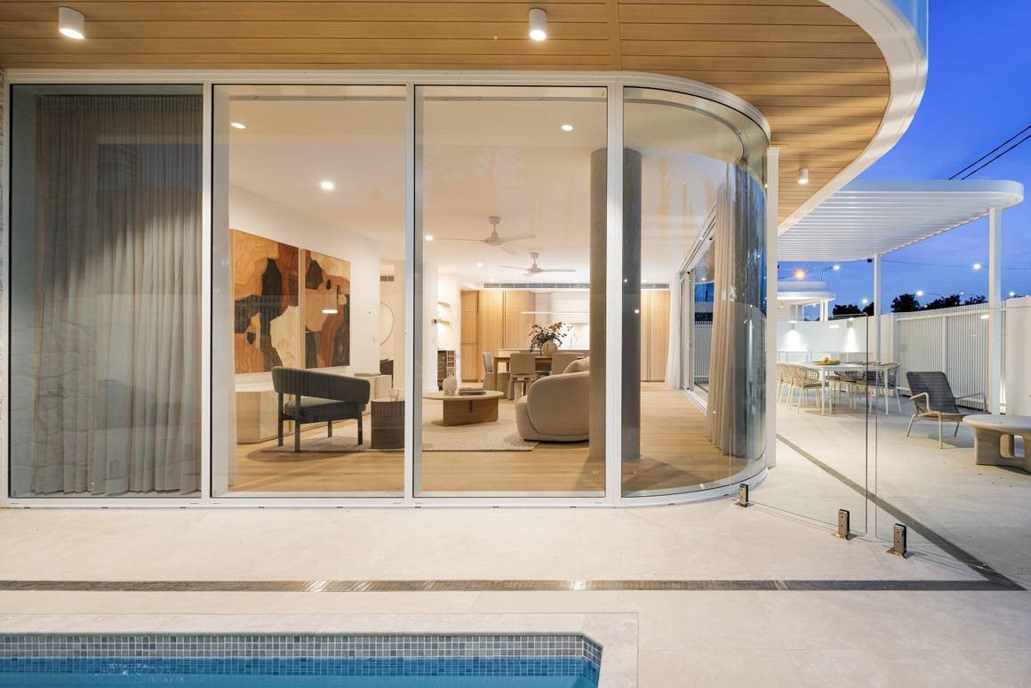 1/19-21 Rankin Parade Main Beach 4217 - Image 4