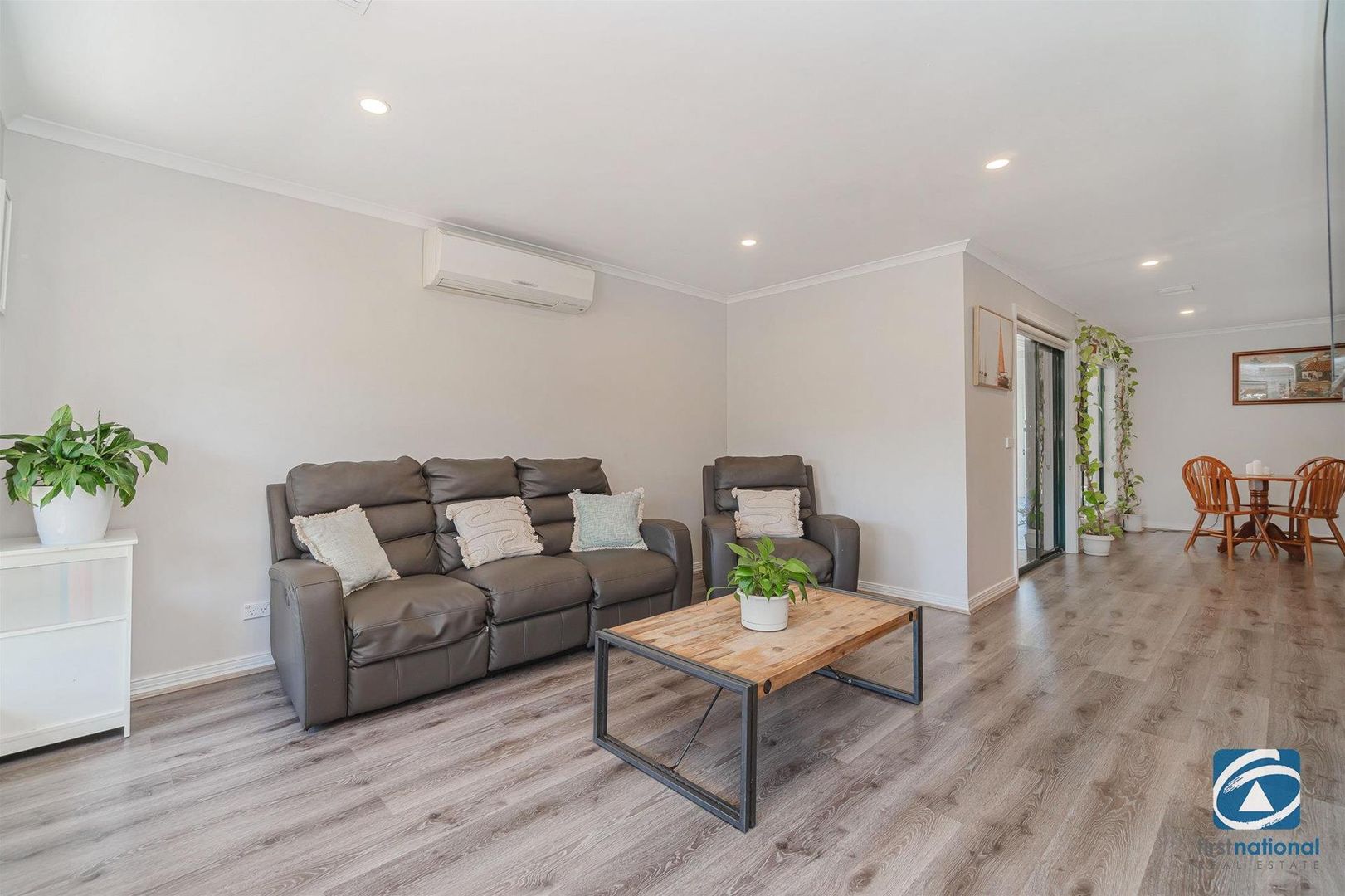 6 Oakwood Court, Hillside VIC 3037, Image 2