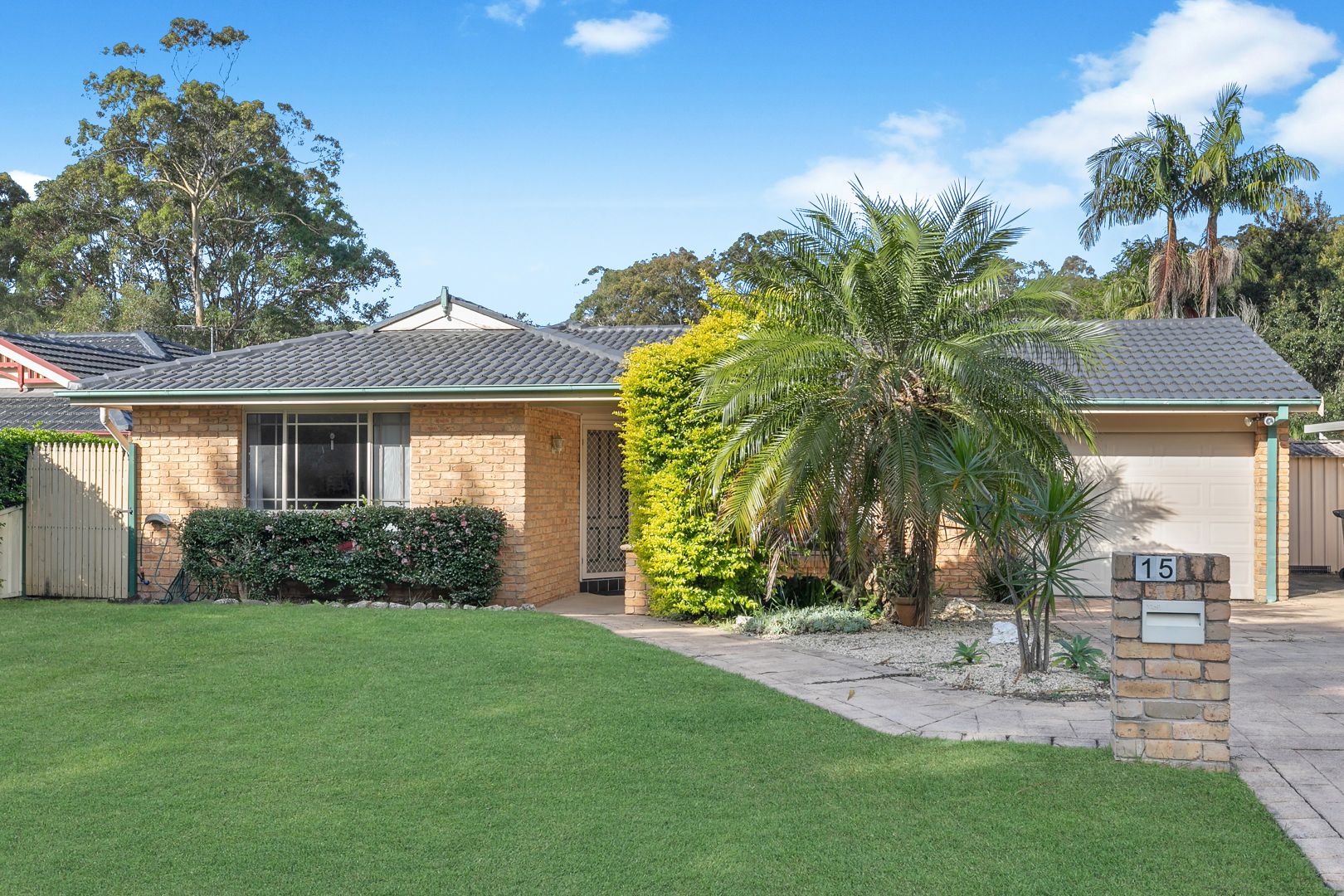 15 Tinglewood Close, Tingira Heights Property History & Address