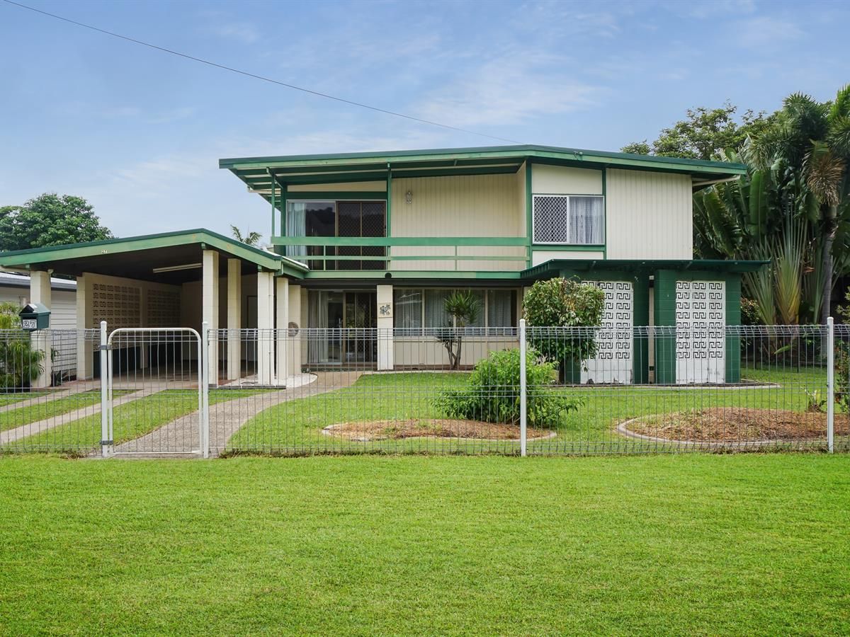 4 bedrooms House in 27 Cassia Street EDGE HILL QLD, 4870