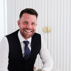 Brayden Sheehan, Sales representative