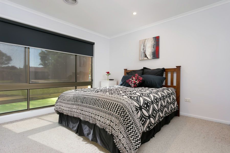 10 Grevillea Crescent, Lake Albert NSW 2650, Image 1