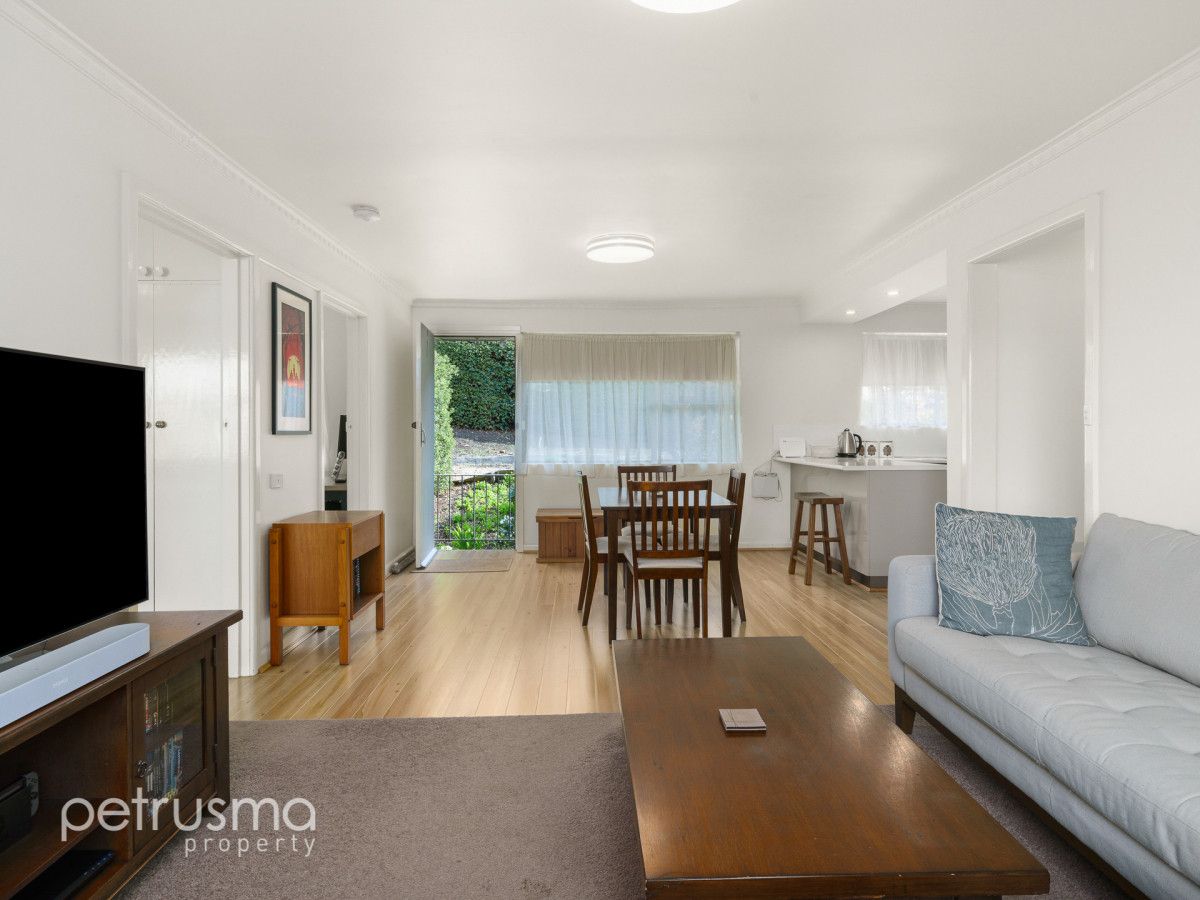 2/7 Una Street, Mount Stuart TAS 7000, Image 2