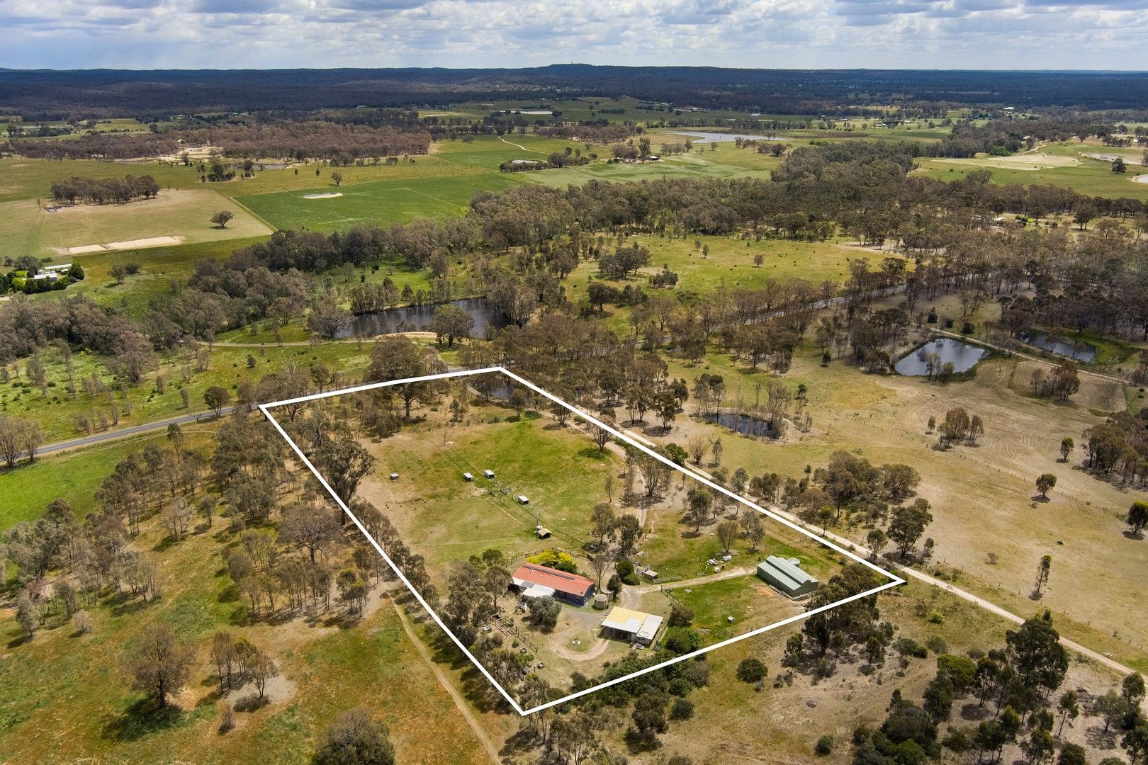 4 bedrooms House in 551 Axe Creek Road AXE CREEK VIC, 3551