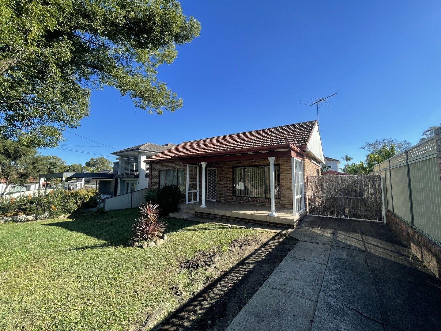 2 bedrooms House in 1 Hargraves Avenue PUNCHBOWL NSW, 2196