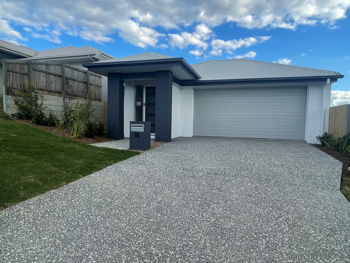 4 bedrooms House in 15 Daybreak Street SPRING MOUNTAIN QLD, 4300