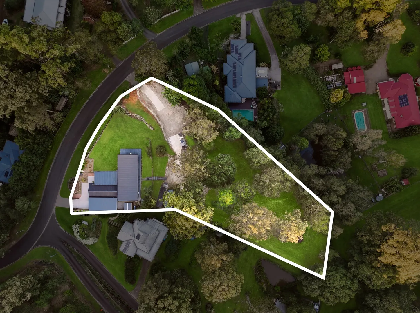 Contemporary Hinterland Living at Its Finest, Elevated Valley Views Included - View 6