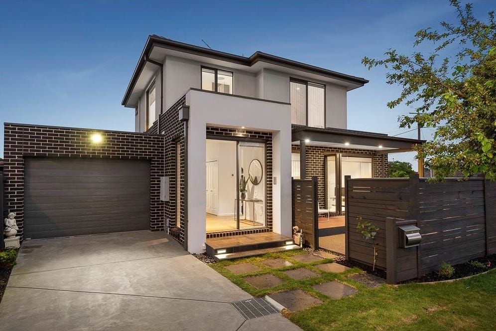 3 bedrooms Townhouse in 2A Picadilly Street OAKLEIGH SOUTH VIC, 3167