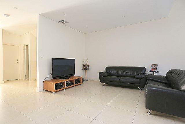 3 Illawong Crescent, GREENACRE NSW 2190, Image 1