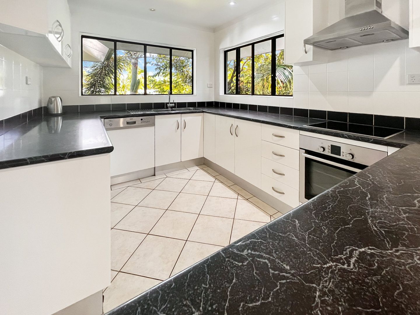 Caravonica QLD 4878 3 beds apartment for Rent, 450 wk 16447783